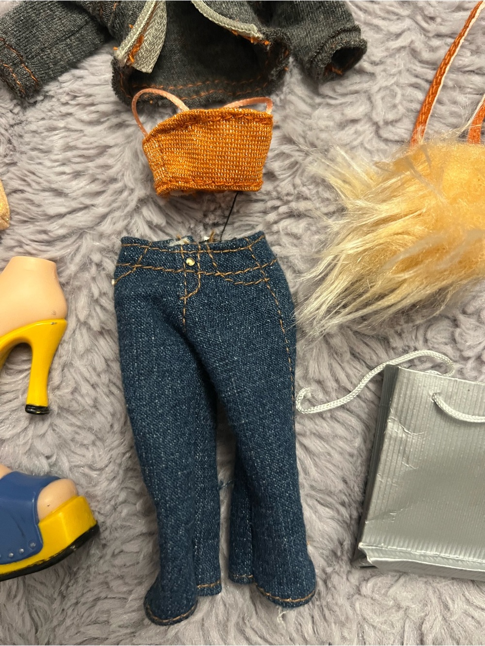 Bratz Dolls Shopping Spree Fashion Pack - Picture 3 of 6